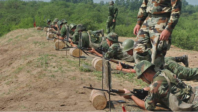 Vojne vežbe na poligonu "Peskovi" 1