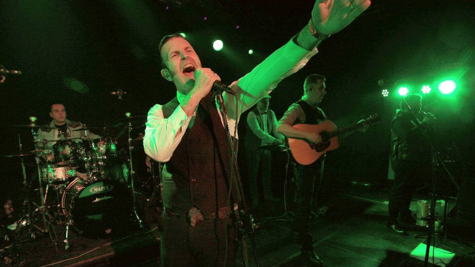 Van granica sreće u simbolu deteline 1