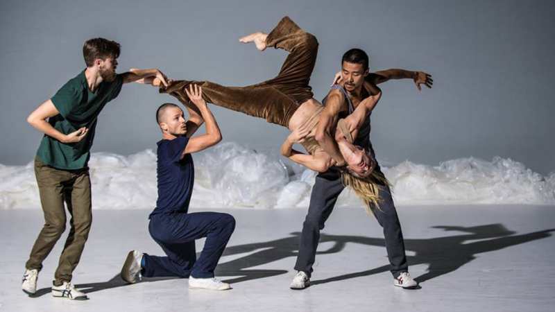 Šou za jednu ženu i skrovište sudnjeg dana 1 Šou za jednu ženu i skrovište sudnjeg dana 1