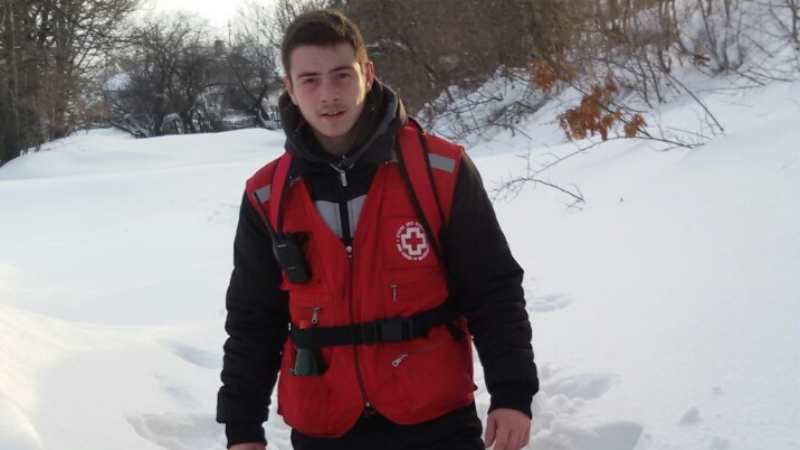 Volonteri Crvenog krsta dopremaju hranu i lekove zavejanima 1