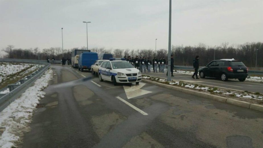 Zabranjen pristup SC Kovilovo, policija kod crkve Svetog Marka 1