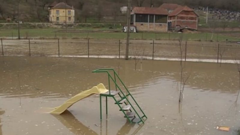 Izlila Morava kod Paraćina, prekid saobraćaja kod Đunisa 1