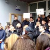 Zgrada Železničko-tehničke škole ostala đacima 13