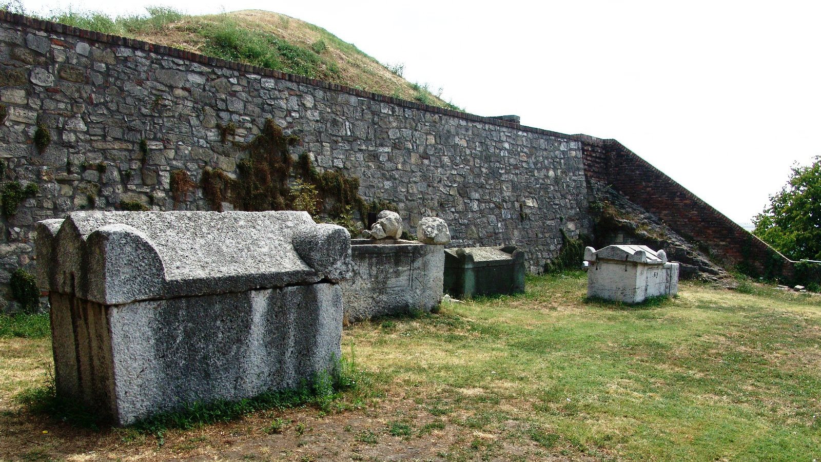 Rimski sarkofazi u Beogradu - grobni sanduci iz vremena Singidunuma 1