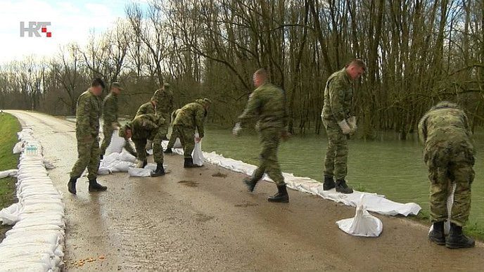 U Hrvatskoj poplavljeni putevi 1 U Hrvatskoj poplavljeni putevi 1