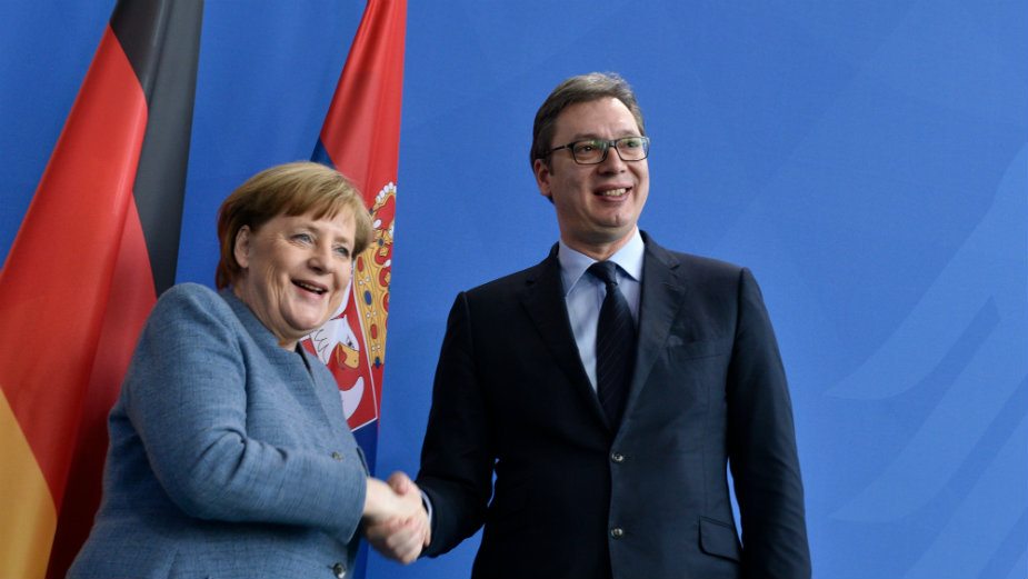 Vučić 13. aprila sa Merkelovom 1