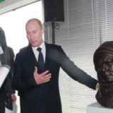 Karić: Postament visok da bista Gagarina ne bude ukradena 5