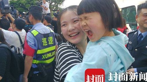 Mlađa sestra Kang Jing zagrlila je svoju nećaku