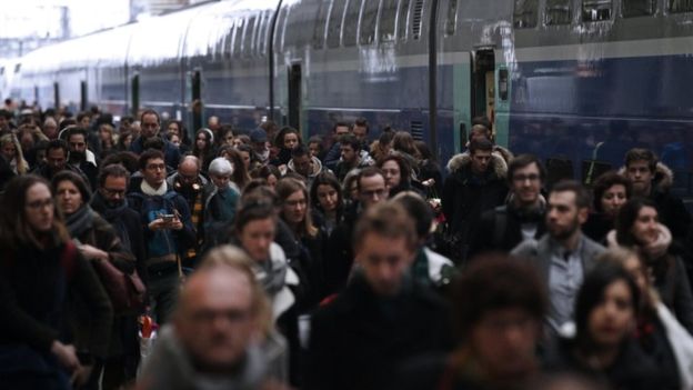 Štrajk u Francuskoj: tromesečni test za Makrona 2 Gužva na železničkoj stanici