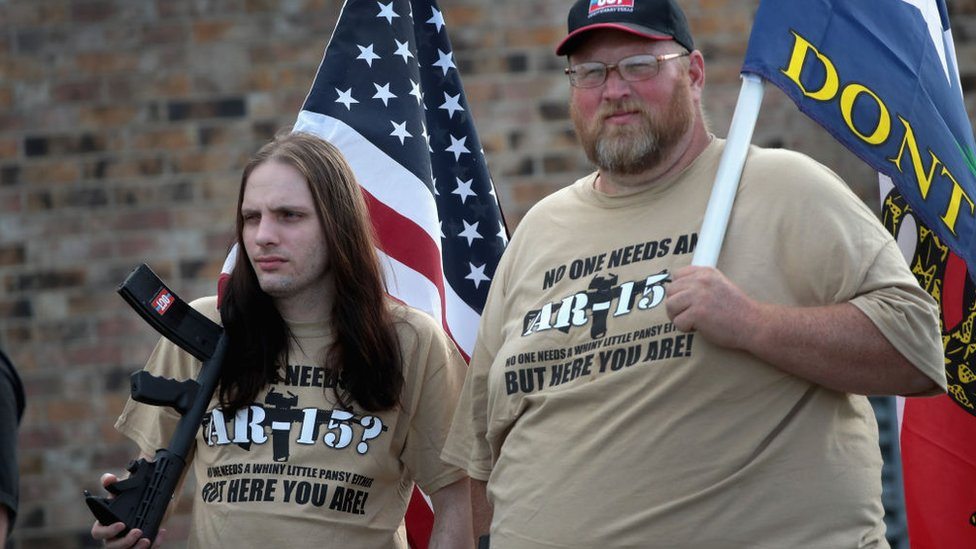 Otac i sin na protestu kojim se štite prava vlasnika oružja