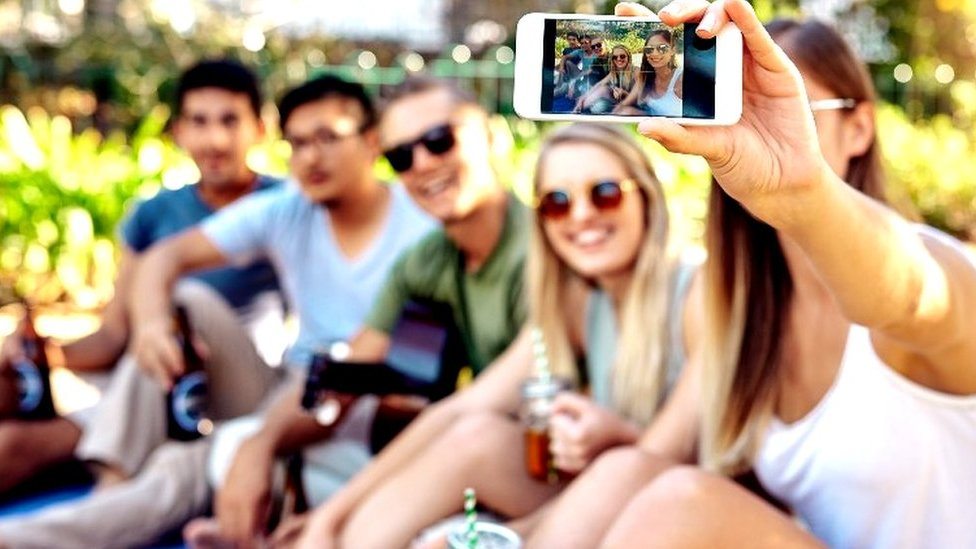 Fejsbuk traži dozvolu za prepoznavanja lica u EU i Kanadi 3 Selfiji