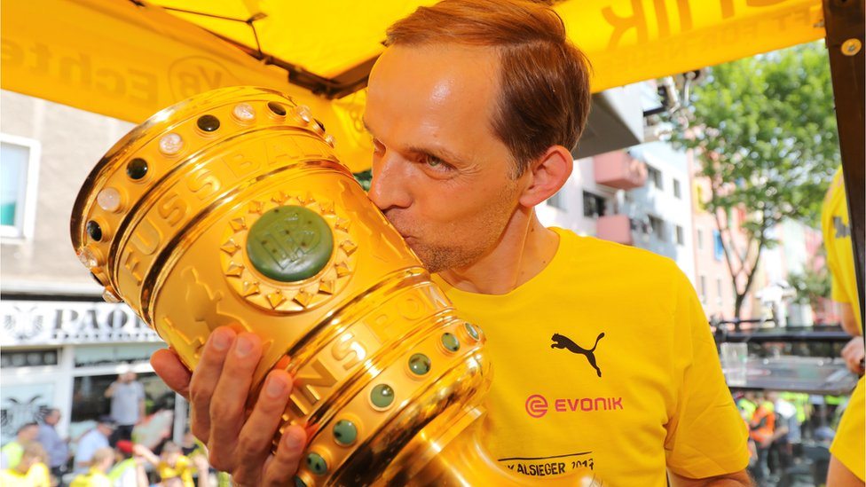 Trener Arsenala Arsen Venger napušta klub na kraju sezone 4 Tuhel sa peharom, Dortmund, 28. maj 2017.