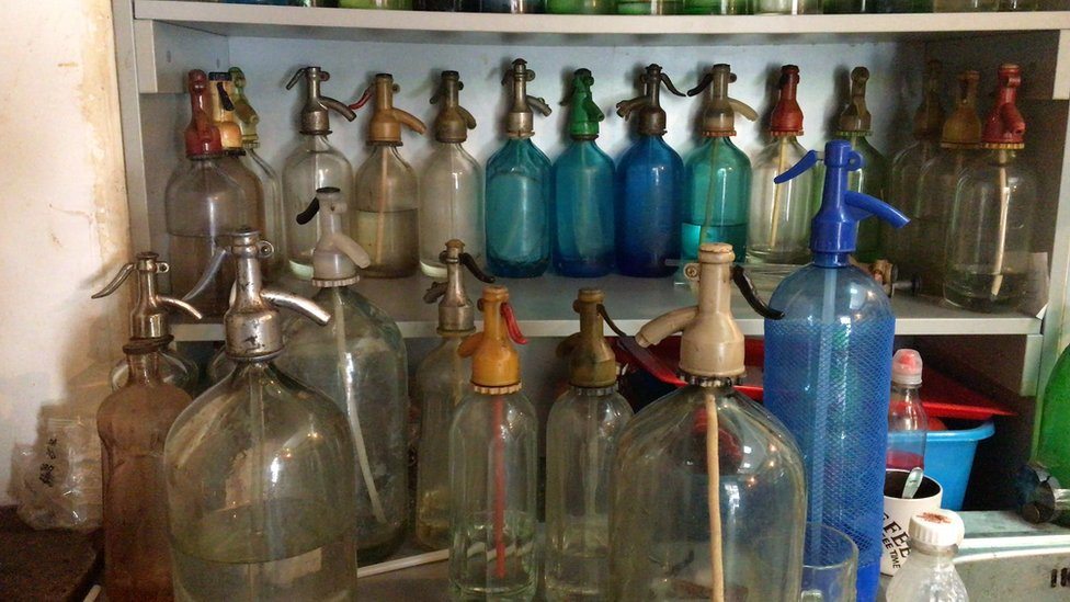 Zatvara se poslednja prodavnica sode u centru Beograda 3 Sifoni