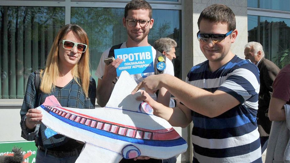 Inicijativa "Ne damo niški aerodrom" traži ostavku gradonačelnika Darka Bulatovića 1