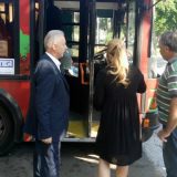 Autobusi voze Nišlije na otvaranje Leonija, prazne zgrade opština 1