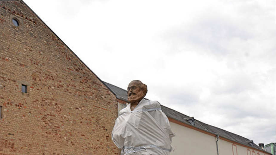 Karl Marks slavi 200. rođendan, dok mu gunđaju zbog Štazija i Kine 1