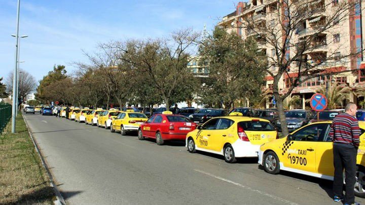 Taksisti protestuju u Crnoj Gori 12. aprila 1