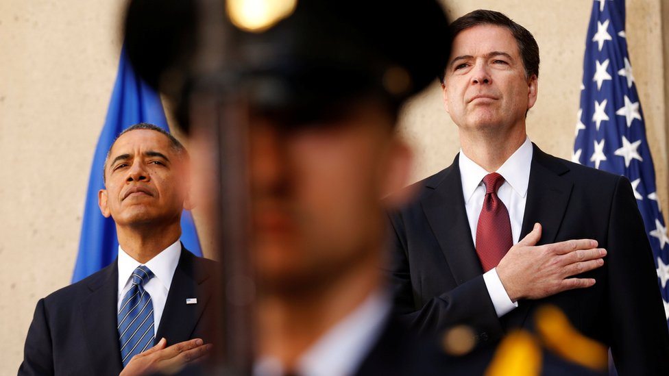 Predsednik Barak Obama i tada novoimenovani direktor FBI-ja Džejms Komi na polaganju zakletve u Vašingtonu, 28. oktobra 2013.