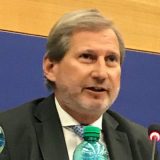 Han: Izjava Makrona nije u suprotnosti sa politikom EU 13