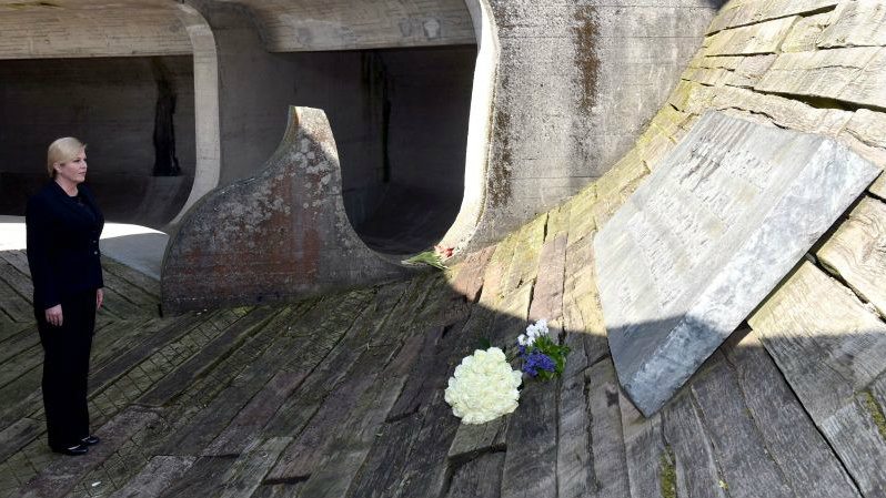 Grabar Kitarović odala poštu žrtvama Jasenovca 1