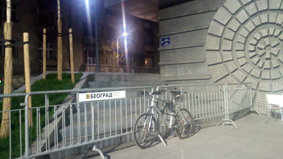 Ograđene tribine kod Doma Omladine 1