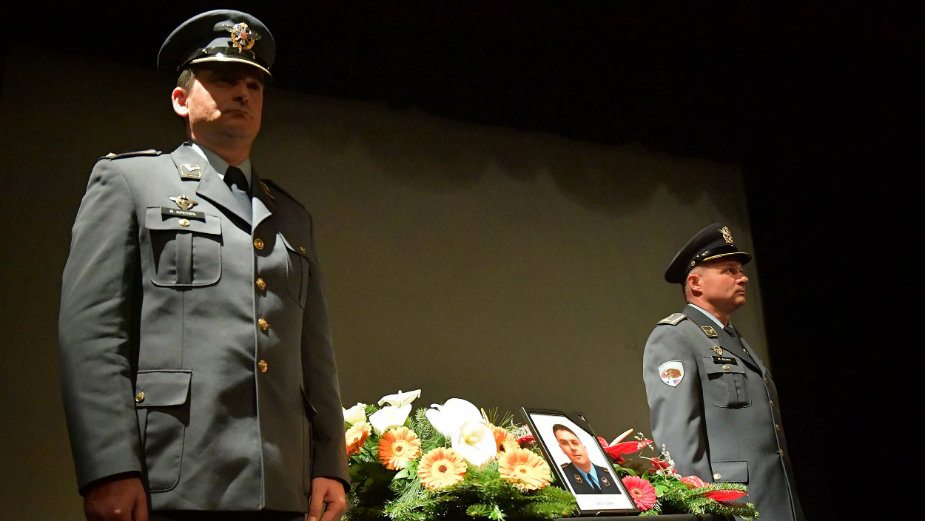 Sahranjen major Robert Kaloci 1