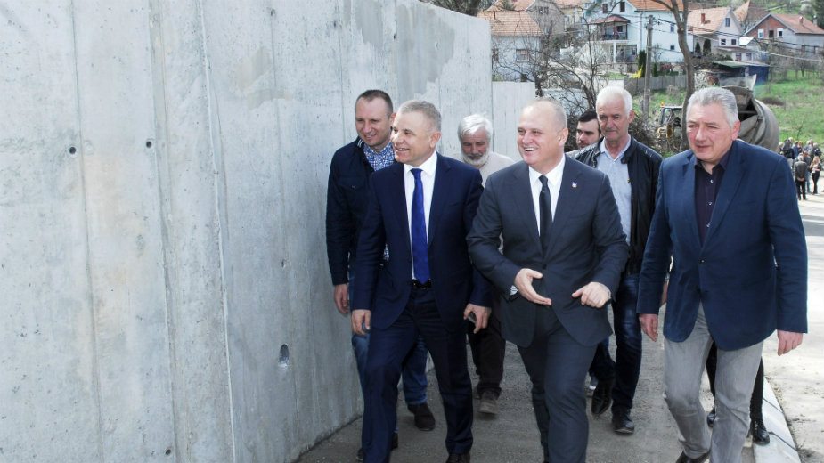 Vesić: Potporni zid kao zaštita od klizišta u Resniku 1