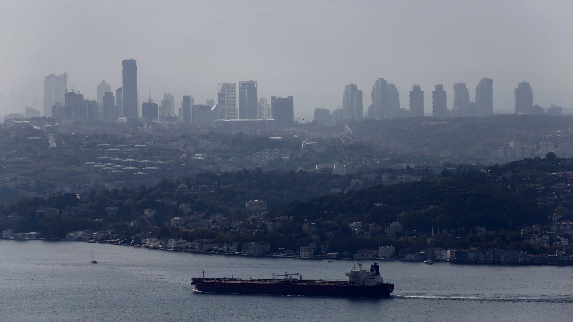 Tanker udario u palatu na obali Bosfora u Istanbulu 1