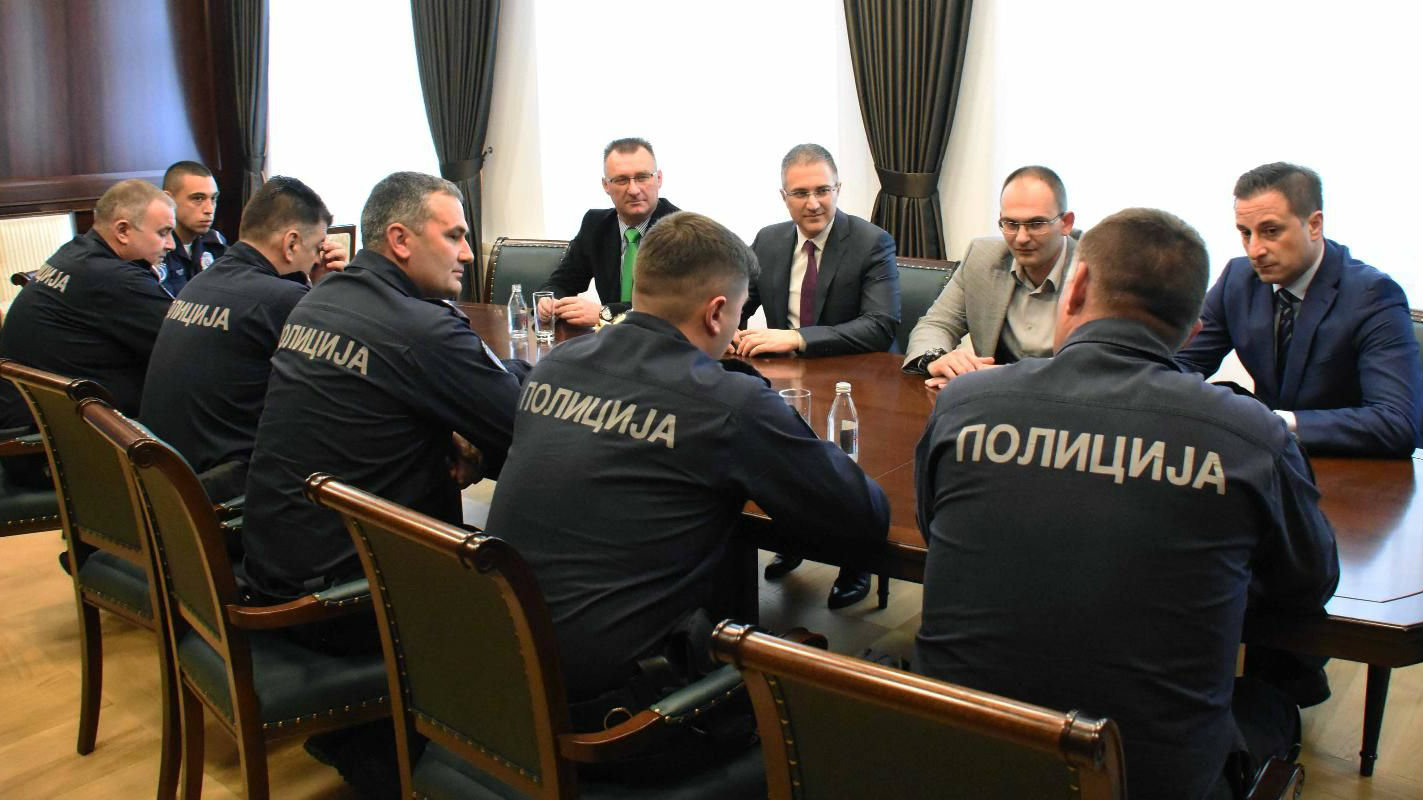 MUP nagradio šestoricu policajaca 1