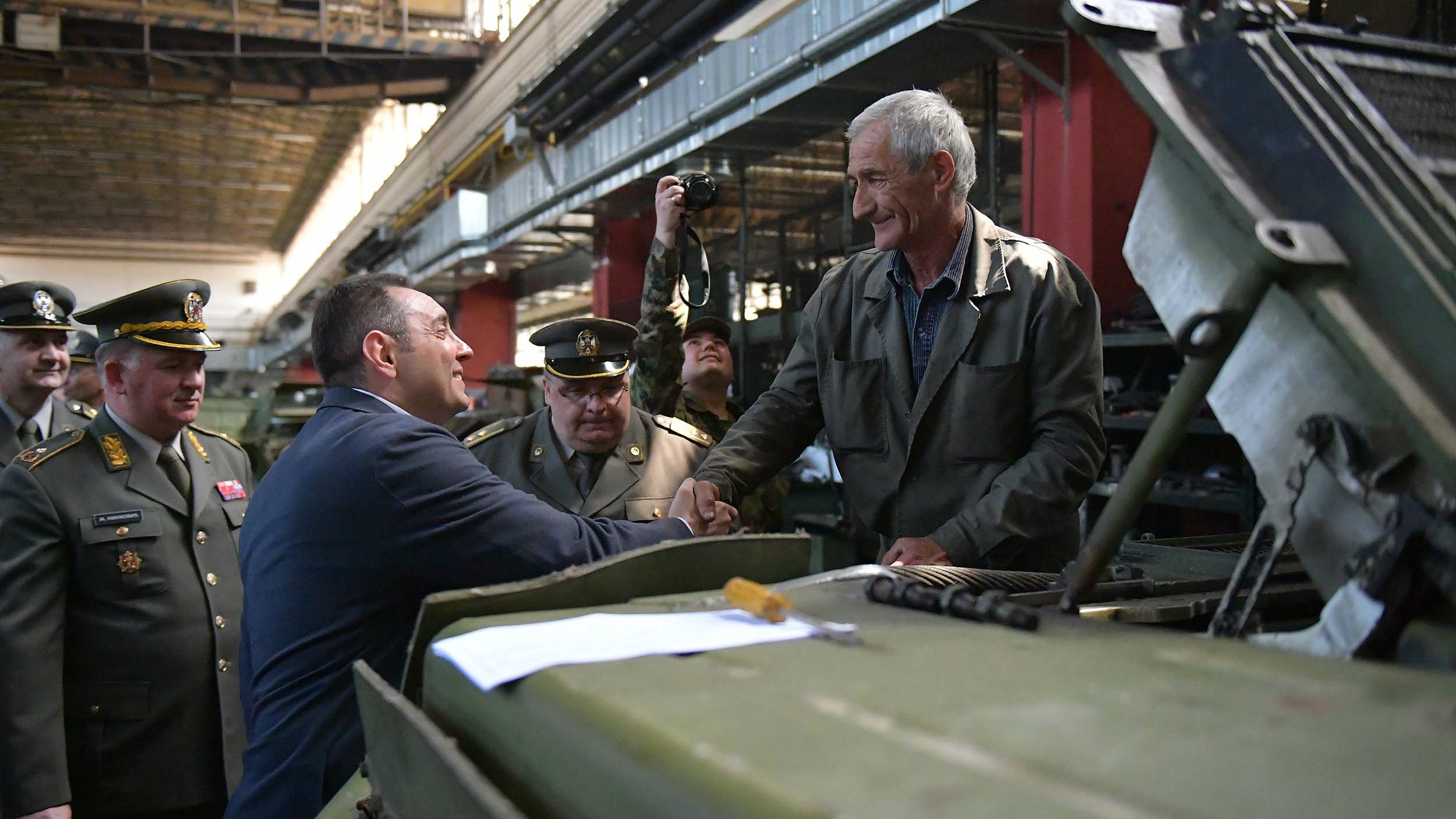 Vulin: Vlada uložila 620 miliona u TRZ Čačak 1