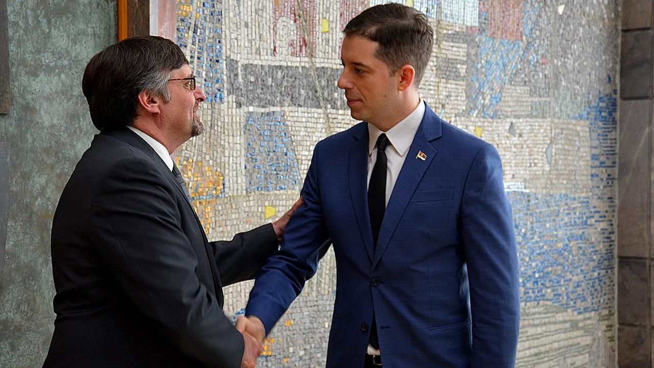 Palmer: Sprovesti Briseski sporazum 1