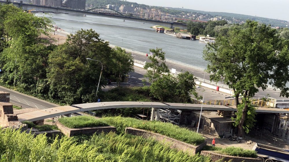 Postavljen čelični most preko Bulevara vojvode Bojovića 1