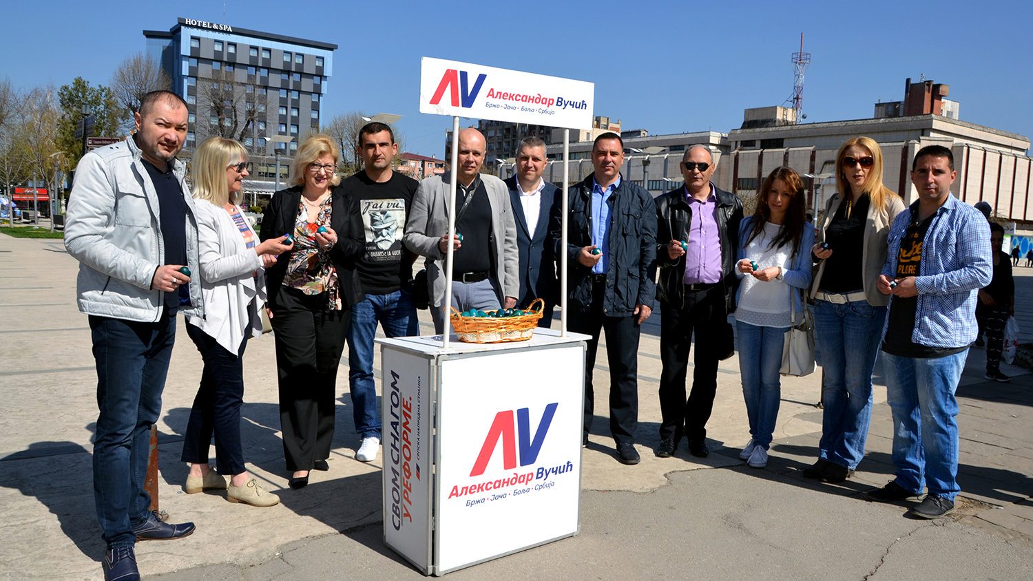 Pirotski SNS tradicionalno delio uskršnja jaja 1