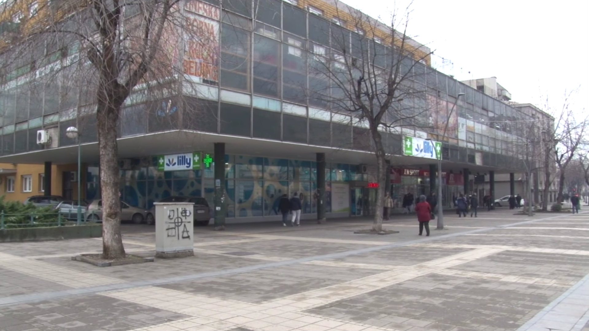 Šapčani protiv pokušaja da se dozida poslovni prostor kod stare robne kuće 1