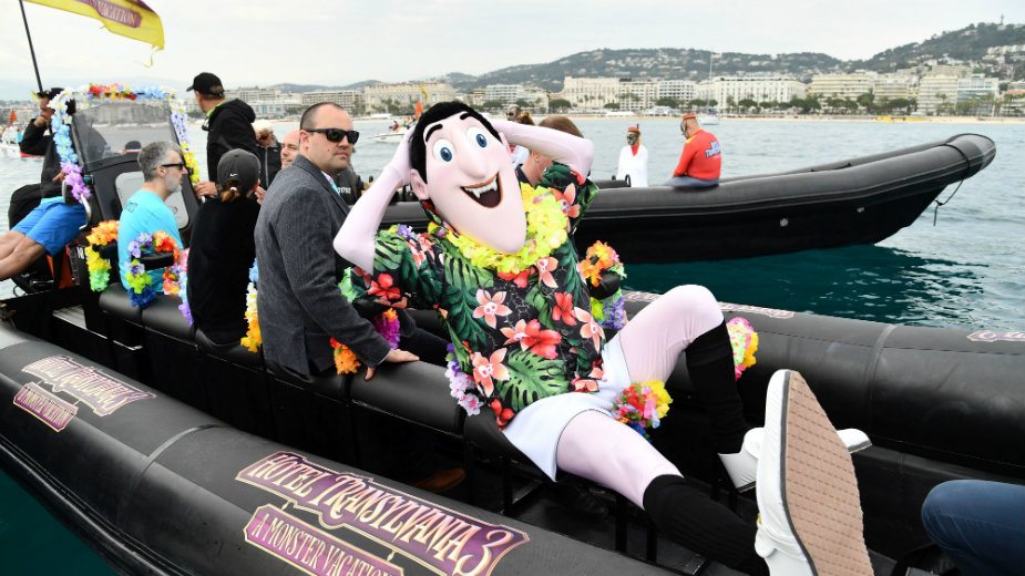 Ekipa “Hotel Transilvanija 3” doplovila u Kan da bi predstavila novu scenu 1 Ekipa “Hotel Transilvanija 3” doplovila u Kan da bi predstavila novu scenu 1