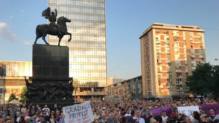 Partije se bore za vlast, a građanska udruženja za promenu sistema 1