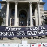 Prosvetari traže pravo na potpunu obustavu rada 9