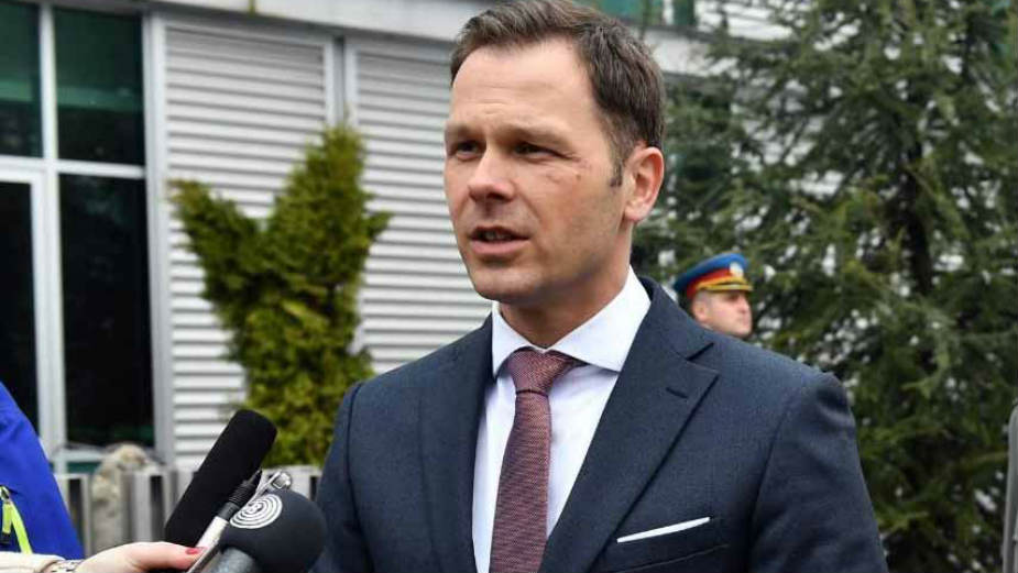 Prvo rešiti skandale, pa da Mali bude ministar 1