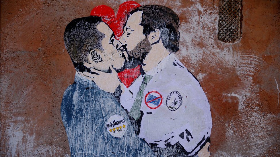 Mural u Rimu na kome se prikazuje poljubac izmeđi lidera Severne Lige Matea Salvini i lidera pokreta Pet Zvezda Luiđija di Maija