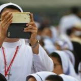 Papa upozorio časne sestre da „trezveno“ pristupe društvenim medijima 6