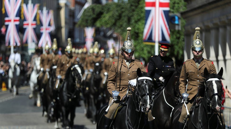 Članovi vojske na probi kraljesvskog venčanja u Vindzoru