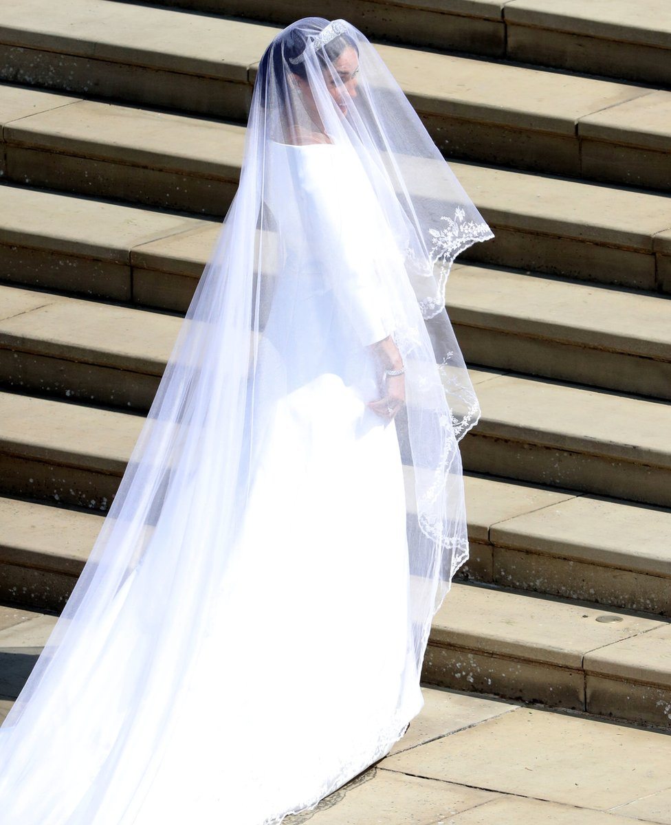 Megan Markl nosi venčanicu britanske kreatorke Kler Vajt Keler