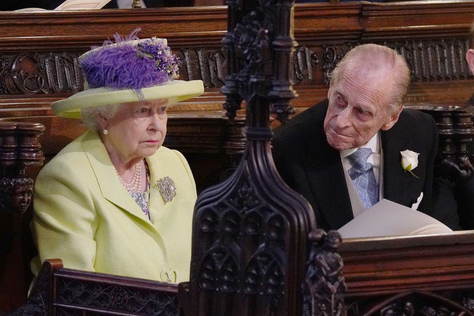 Kraljica Elizabeta i vojvoda od Edinburga, zajedno sa ostalim članovima kraljevske porodice, na venčanju