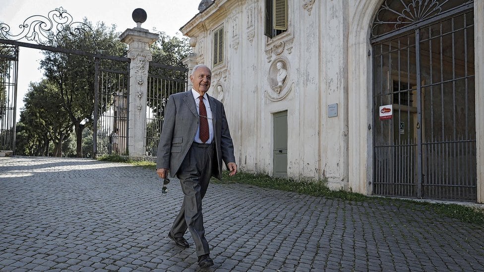 Paolo Savona šeta u vili Borgeze