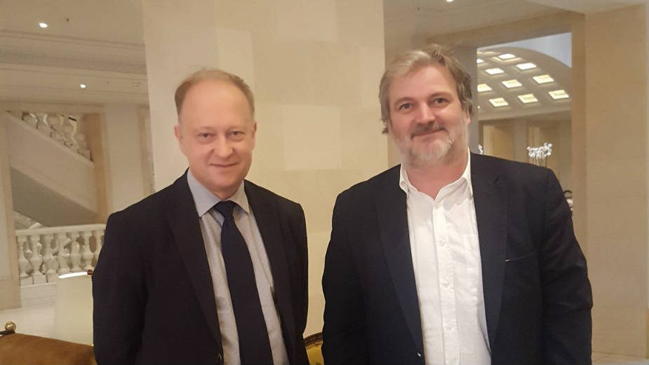 "Cvetajuća složenost" protiv izolacije 2 "Cvetajuća složenost" protiv izolacije 2