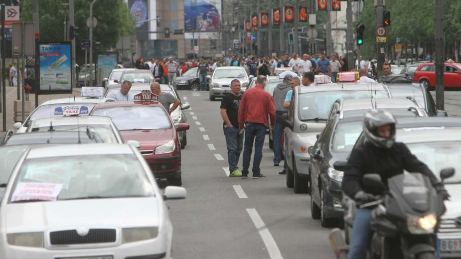 Taksistima smetaju konkurencija i nove tehnologije 1