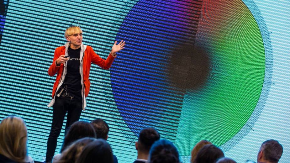 Razgovor sa kiborgom koji čuje boje 1