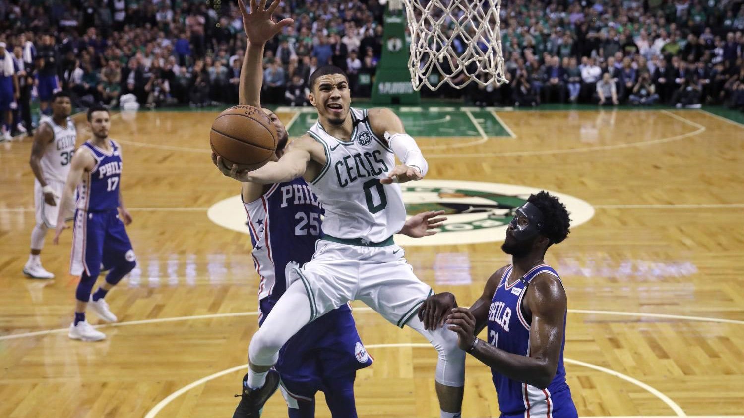 Boston u dramatičnoj završnici eliminisao Filadelfiju 1