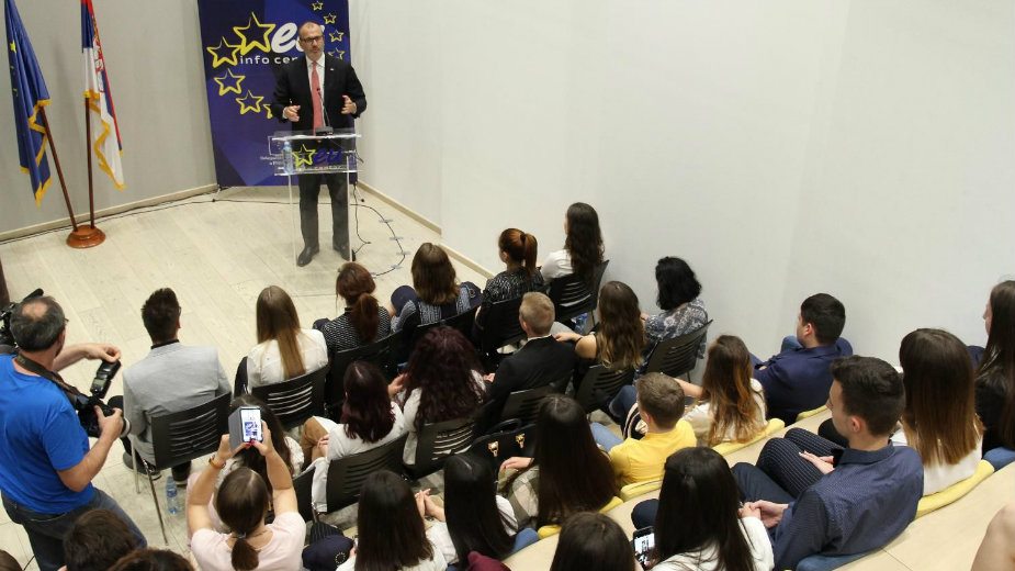 Fabrici uručio priznanja srednjoškolcima 1