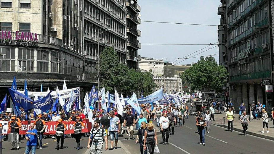 Ministar Đorđević na čelu kolone, dvoje učesnika privedeno (VIDEO) 1